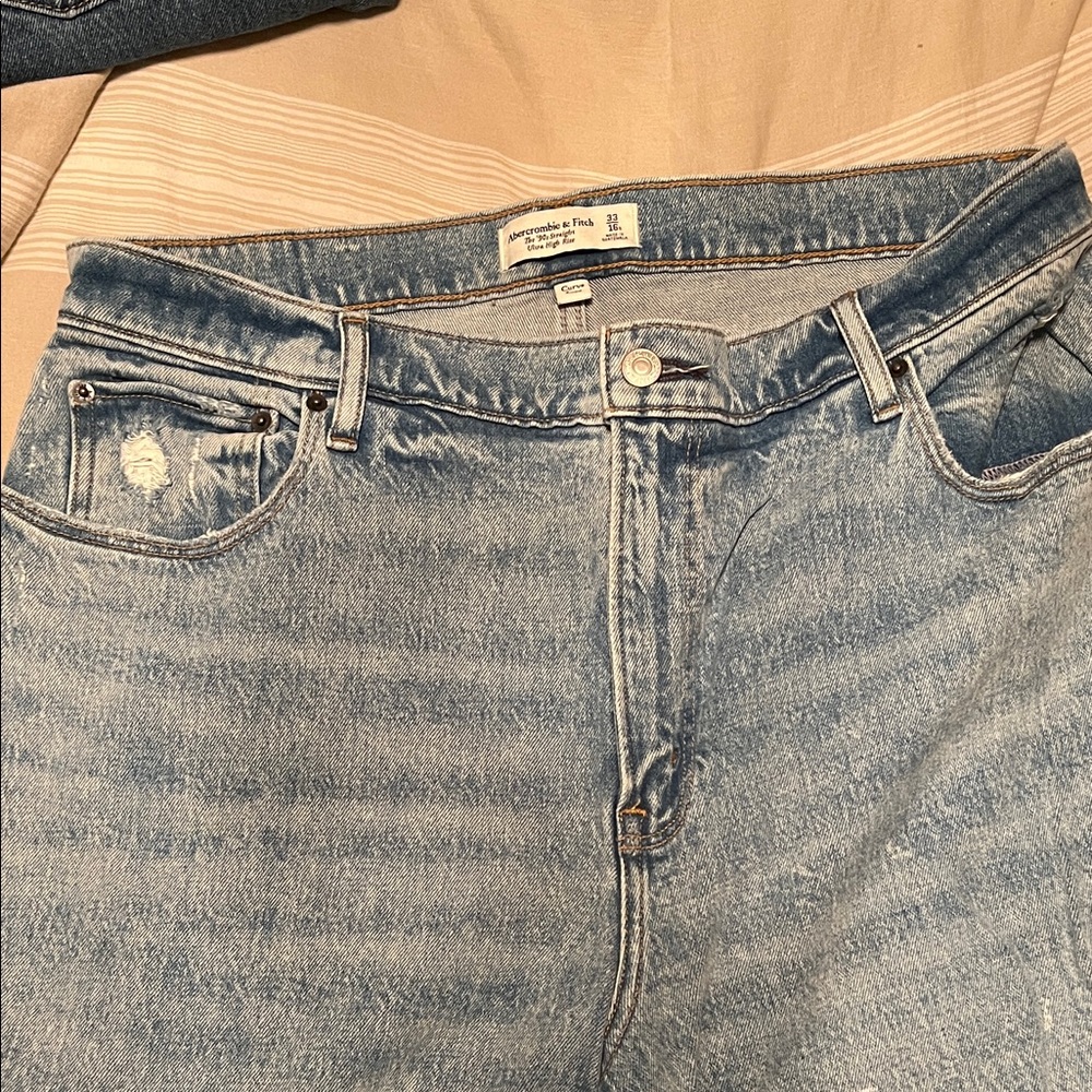 Abercrombie & Fitch 90’s straight Light Blue High-Rise Jeans Curve love 33 short